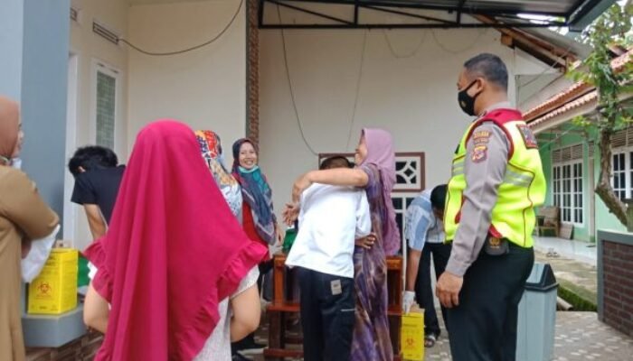 Bhabinkamtibmas Polsek Malausma Monitoring Vaksinasi Penuh dengan Semangat