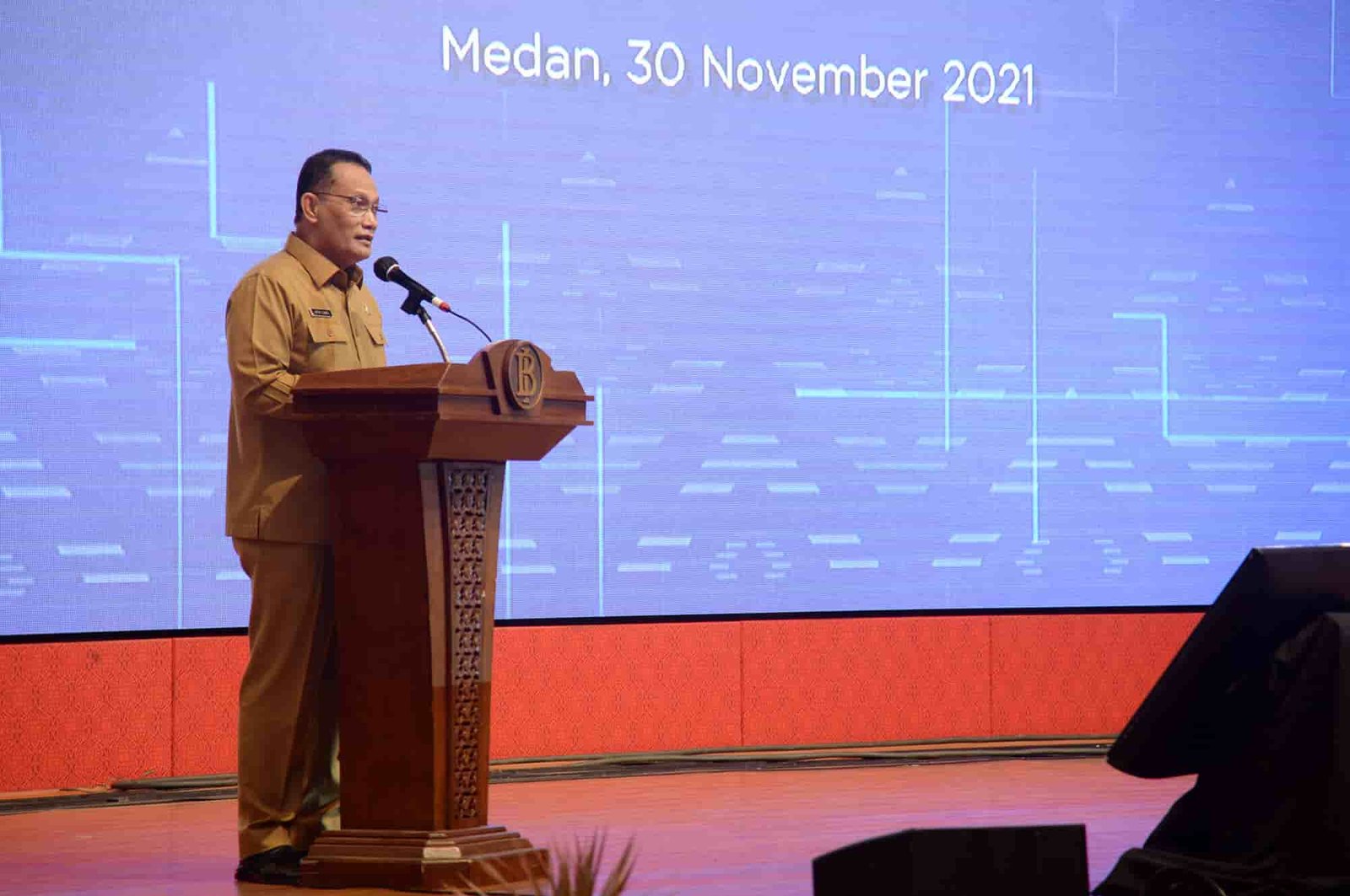 Pj Sekretaris Daerah Provinsi Sumut Afifi Lubis menghadiri Rapat Koordinasi Provinsi Tim Pengendalian Inflasi Daerah (TPID) Provinsi Sumut dengan TPID Kabupaten/Kota se-Sumut di Ballroom Hotel Adimulia Jalan Diponegoro Medan. Selasa (30/11).