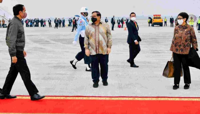 Tanpa Penyambutan, Presiden Jokowi Tiba di Tanah Air