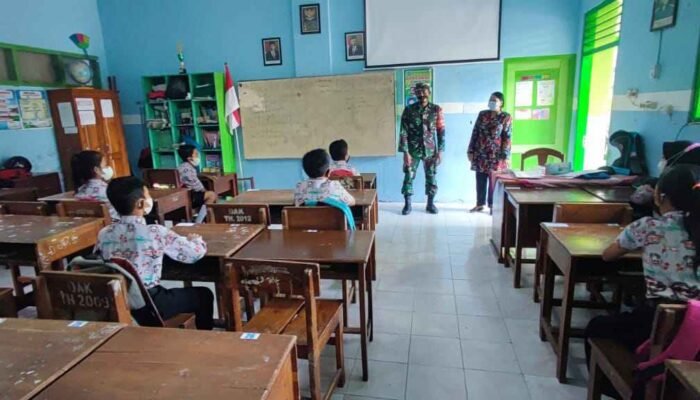 Pastikan PTM terapkan Prokes, Danramil Turun Lapangan