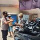 Kanit Samapta Polsek Cikijing Bagikan Masker dan Ajak Disiplin Prokes