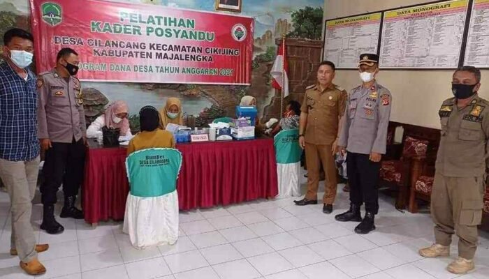 Kapolsek Cikijing Pantau Pelaksanaan Vaksinasi Covid -19 dan Imbau Prokes