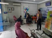 Patroli Bhabinkamtibmas Polsek Jatitujuh Berikan Himbauan Prokes Covid-19 Kepada Masyarakat