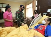 HUT ke-76 Brimob, Kapolri Jenguk Anggota yang Tertembak saat Bertugas