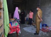 Bupati Sergai Bagikan Sembako ke Posko Pengungsian Sebelum Berangkat ke Kantor