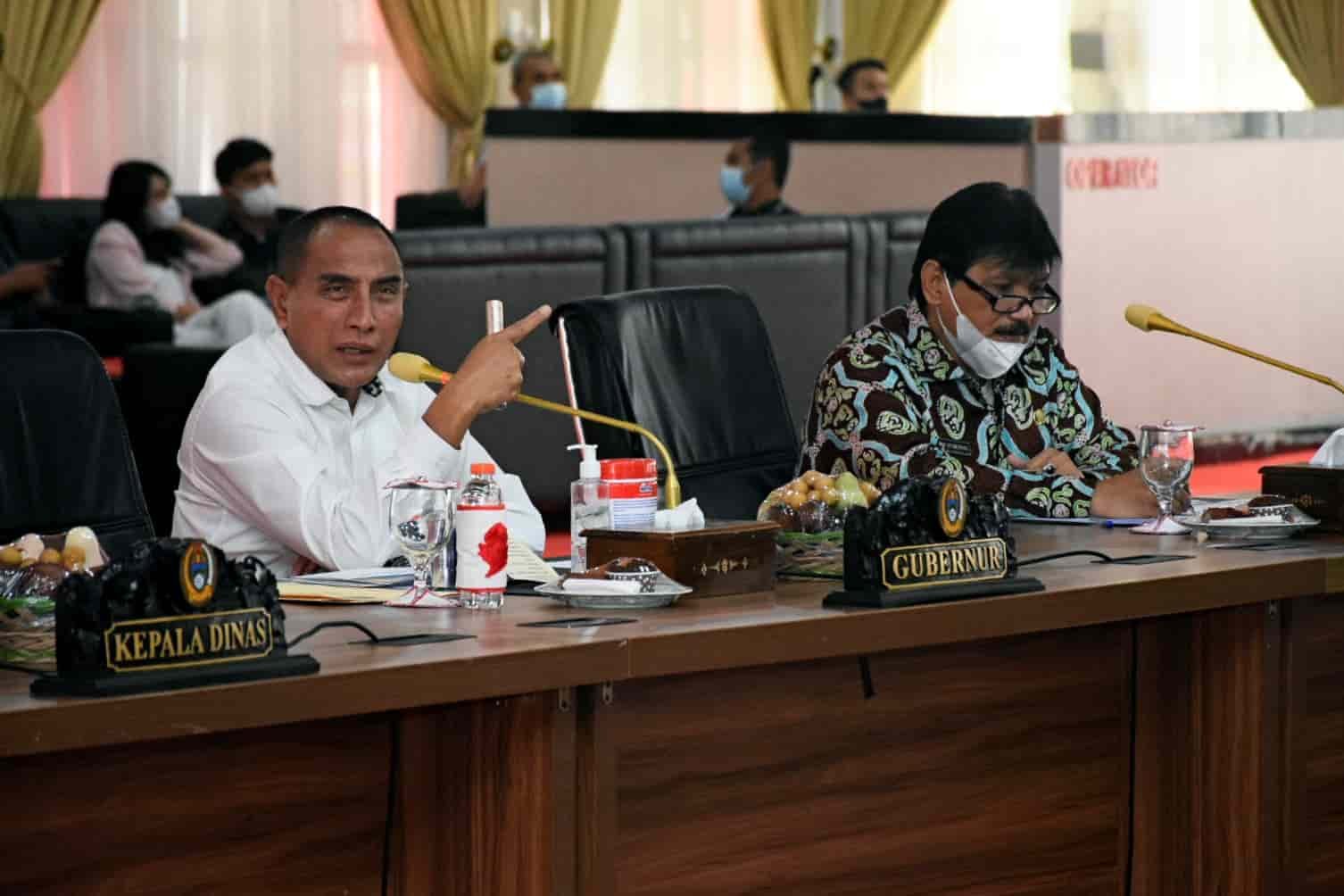 Gubernur Sumut Edy Rahmayadi memimpin Rapat Tindak Lanjut Percepatan Penanganan Keramba Jaring Apung di Aula Tengku Rizal Nurdin, Rumah Dinas Gubernur Sumut, Jalan Sudirman No. 41 Medan, Kamis ( 18/11/2021).