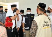 Safari Jumat, Bobby Nasution Serahkan Bantuan Dana Hibah Untuk Yayasan Pembinaan Muallaf Al Muhajirin
