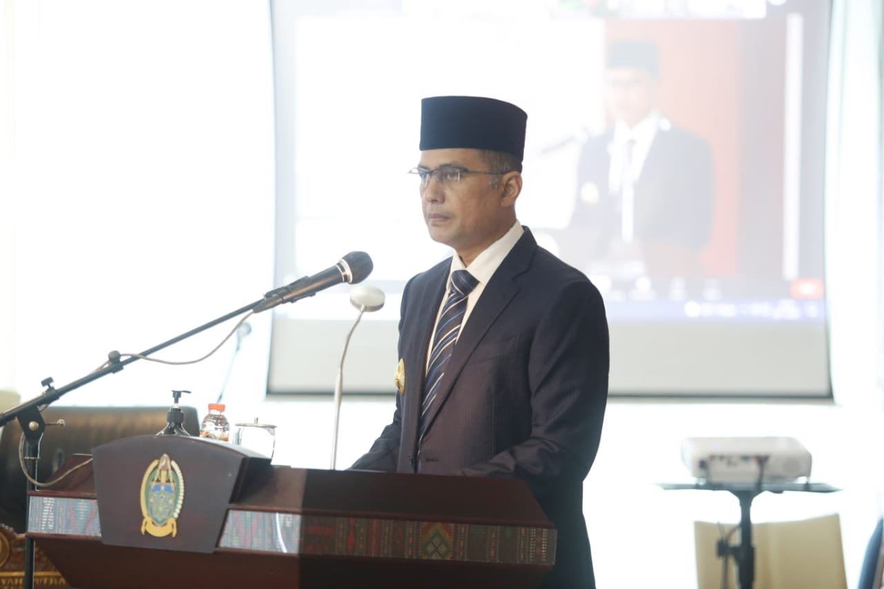 Wakil Gubernur (Wagub) Sumatera Utara (Sumut) Musa Rajekshah membacakan Jawaban Gubernur Sumut terhadap Pandangan Umum Fraksi-Fraksi atas Ranperda tentang Perubahan atas Perda Pemerintah Provinsi (Pemprov) Sumut Nomor 5 Tahun 2019 tentang RPJMD Sumut Tahun 2019 - 2023 di Kantor DPRD Sumut, Jalan Imam Bonjol Nomor 5, Medan, Senin (22/11).