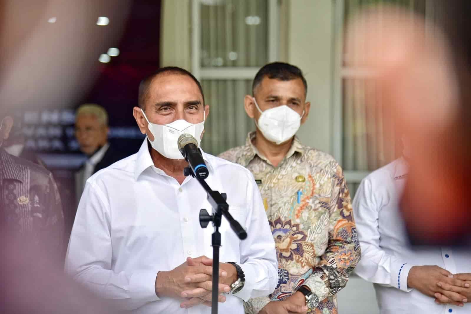 Gubernur Sumatera Utara (Sumut) Edy Rahmayadi didampingi Plt Kepala Dinas Komunikasi dan Informatika Sumut Abdul Aziz pada acara pembukaan Konferensi Persatuan Wartawan Indonesia (PWI) Provinsi Sumut di Aula Tengku Rizal Nurdin, Rumah Dinas Gubernur Sumut Jalan Sudirman Medan, baru-baru ini.