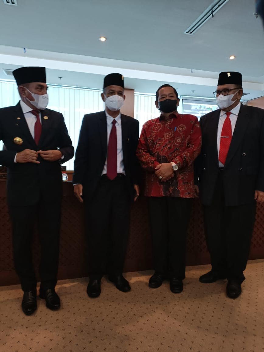 Soetarto bersama Gubsu Edy Rahmayadi, Ketua DPRD Sumut Baskami Ginting usai diresmikan jadi anggota DPRD Sumut PAW sisa masa bakti 2019-2024.