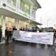 Gubernur Sumatera Utara (Sumut) Edy Rahmayadi melepas peserta sepeda santai dalam rangka Hari Bakti Kementerian Pekerjaan Umum dan Perumahan Rakyat (PUPR) ke- 76 dari Rumah Dinas Gubernur Sumut Jalan Sudirman Medan, Minggu (28/11/2021). Usai melepas peserta, Gubernur Sumut menyambut para peserta di Kantor Dinas Bina Marga dan Bina Kontruksi, Provinsi Sumut, Jalan Sakti Lubis Medan sebagai akhir finish.