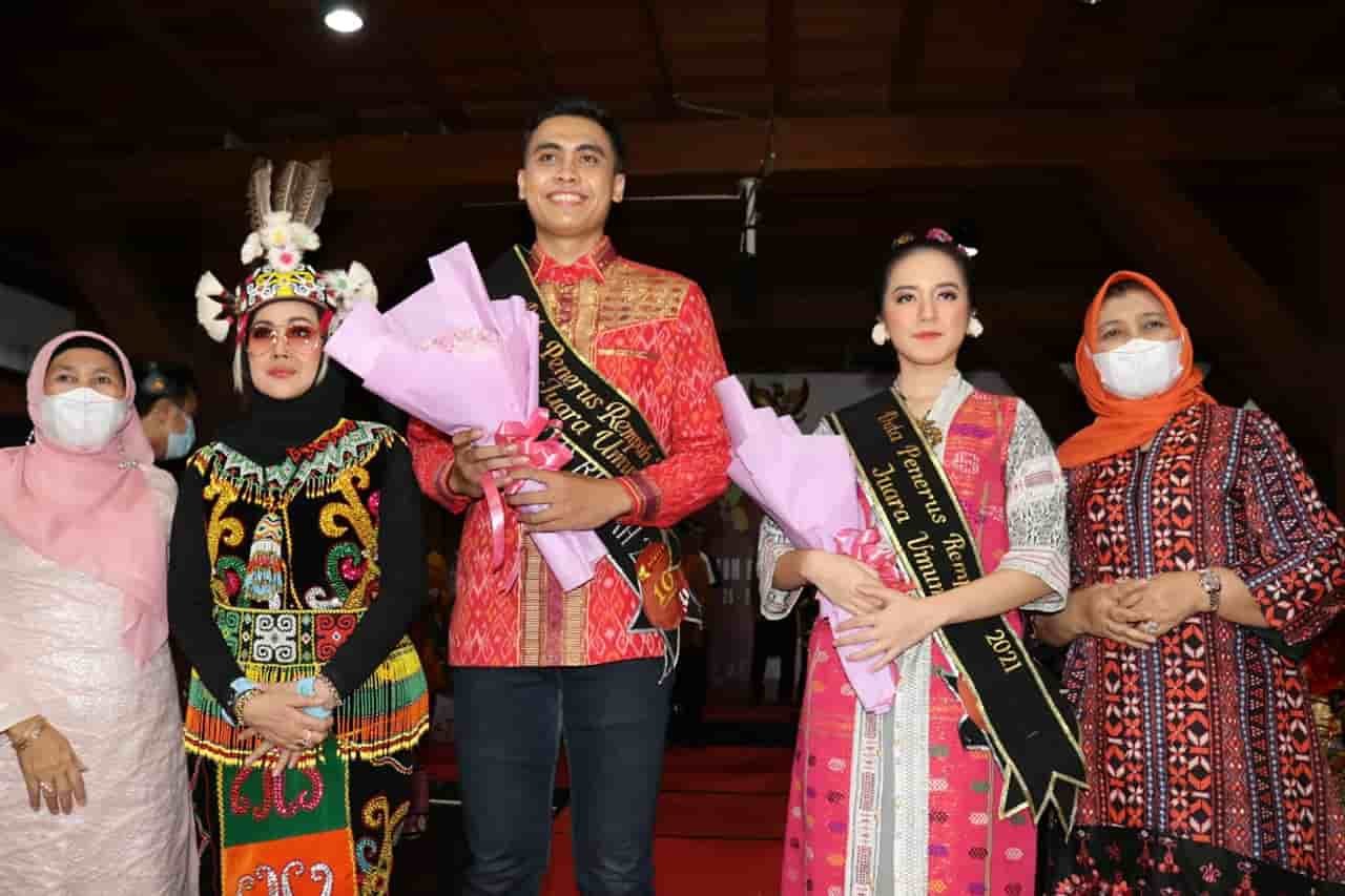 Ketua Dewan Rempah Indonesia Sumatera Utara (Sumut) Nawal Lubis menghadiri penobatan "Duta Penerus Rempah 2021" yang dilaksanakan di Museum Bahari, Jalan Pasar Ikan, Penjaringan, Jakarta Utara, Minggu (28/11/2021). Pada kesempatan tersebut, Yogie Permana asal Bengkulu dan Moja Rasya Alifia asal DKI Jakarta menjadi Juara Nasional Duta Penerus Rempah Indonesia 2021.