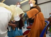 Masyarakat Langkat Terharu Terima Bantuan dari Ketua TP PKK Sumut