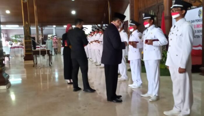 Pelantikan 14 Kepala Desa Terpilih, Ada Mantan Anggota DPRD dan Purnawirawan TNI AD