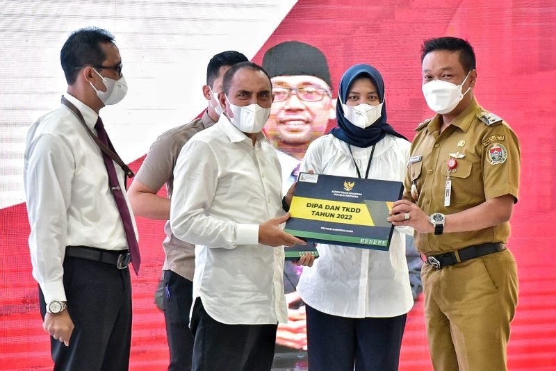 Edy Rahmayadi Serahkan DIPA dan TKDD 2022 Provinsi Sumut