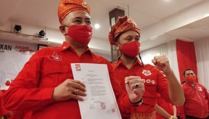 Giring Ganesha Lantik Ketua DPW PSI Sumut Nezar Djoeli dan Pengurus