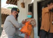 Jumat Barokah, Ditpamobvit Polda Banten Bagikan Sembako ke Warga