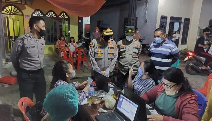 Kejar Target 70 Persen, Kapolresta Deli Serdang Tinjau Vaksinasi Malam Hari