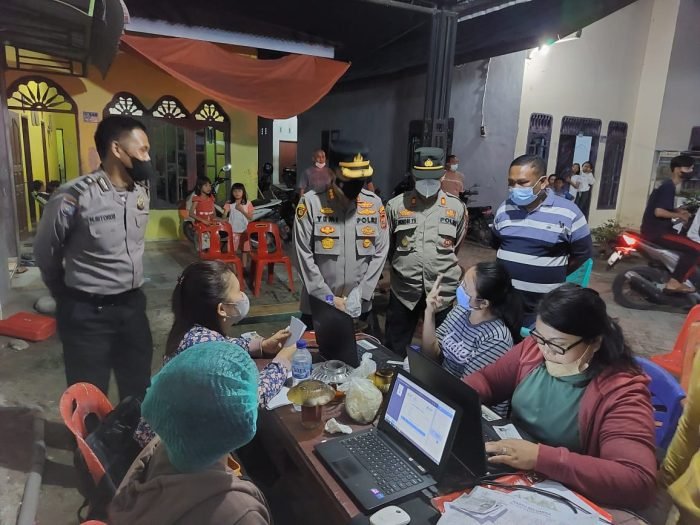 Kejar Target 70 Persen, Kapolresta Deli Serdang Tinjau Vaksinasi Malam Hari