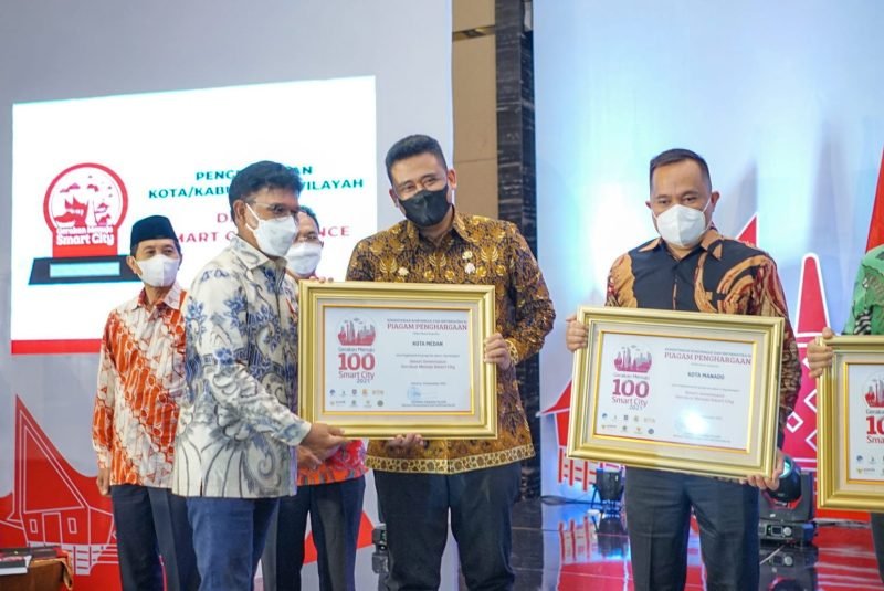 Menkominfo Serahkan Penghargaan Smart City kepada Pemko Medan