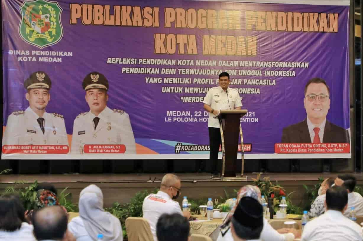 Pidato Wali Kota Medan Bobby Nasution dalam Publikasi Program Pendidikan Kota Medan sekaligus Refleksi pendidikan kota Medan yang digelar di Hotel Le Polonia, Rabu (22/12). (Dok/Humas).