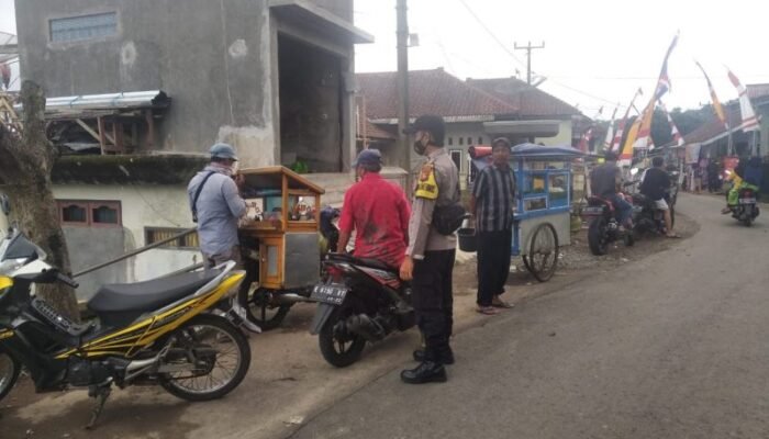 Polsek Cingambul Imbau Perketat Prokes Covid-19 Kepada Pedagang