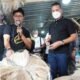 Wakil Gubernur (Wagub) Sumatera Utara (Sumut) Musa Rajekshah beserta rombongan ke workshop Palem Craft Jogja milik Deddy Effendi di Ngaglik, Pendowoharjo, Kecamatan Sewon, Kabupaten Bantul, Yogyakarta, Rabu (22/12). (Dok/Humas).