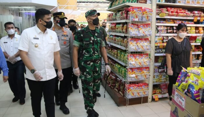 Bobby Nasution Tinjau Langsung Ketersediaan Bahan Kebutuhan Pokok Di Pasar Modern Berastagi Supermarket