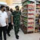 Bobby Nasution saat meninjau Langsung Ketersediaan Bahan Kebutuhan Pokok Di Pasar Modern, Medan, Rabu (22/12). (Dok/Humas).