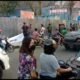 Massa yang memagar lahan sengketa, Rabu (08/12/2021). (kedannews.com/Aris Harianto).