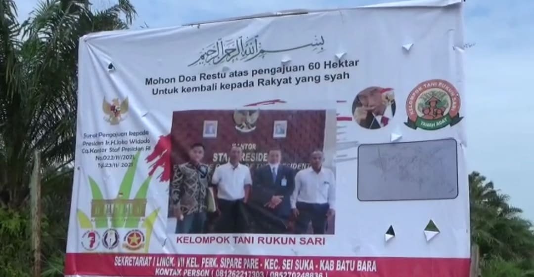 Baliho Koptan Rukun Sari yang berada di lahan sengketa, Batu Bara (14/12/2021). (kedannews.com/Eka Suhendra).