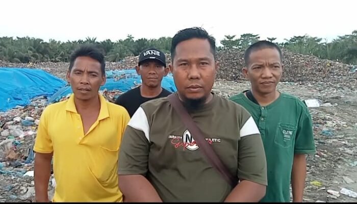 Warga Desa Pasar Lapan Air Putih Protes, TPA Sampah Harus Ditutup