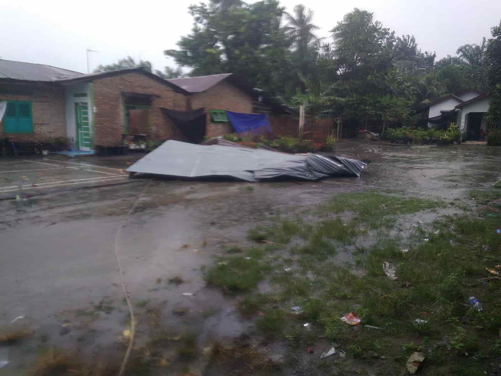 Atap rumah korban terbang 50 meter (Jumat,17/12/2021) (Dok/Humas Desa)