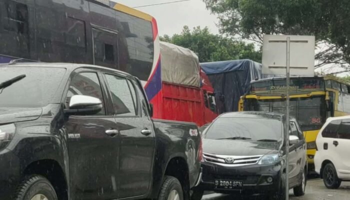 Truk Mogok, Jalinsum Batu Bara Macet Parah Nyaris Puluhan Kilometer