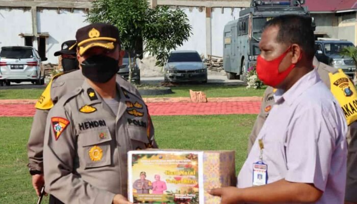 Perwakilan Awak Media Terima Bingkisan Natal Dari Kapolres Batu Bara