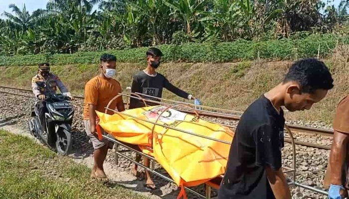 Mayat OTK Ditemukan Membusuk Di Samping Rel Kereta Api Kuala Gunung