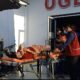 Korban luka luka dibawa di Puskesmas Lima Puluh (Senin,27/12/2021) (kedannews.com/Sholeh Pelka)