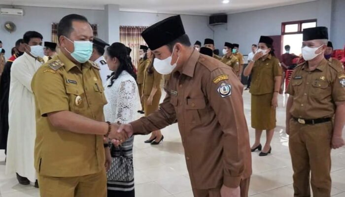 Wabup Nisel Menegaskan Kepada Penjabat Yang Dilantik Jaga Kepecayaan Dan Laksanakan Tugas Dengan Baik