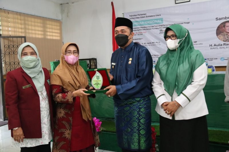 Aulia Rachman Hadiri Seminar Nasional FP UISU Pengembangan Inovasi Pertanian Sangat Diperlukan