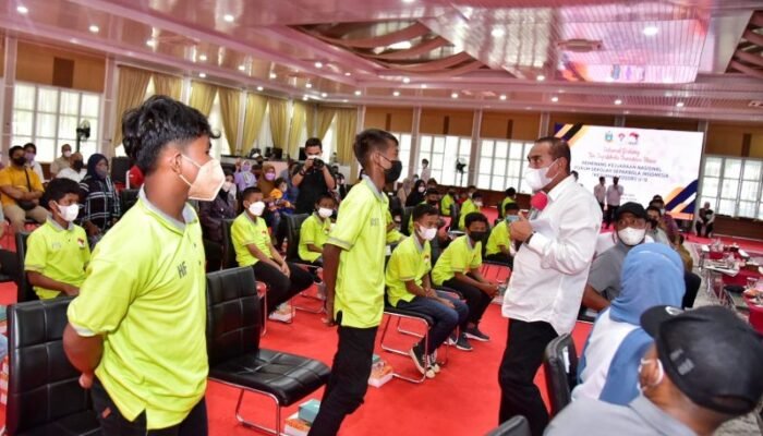 Edy Rahmayadi Sambut Kedatangan Tim Juara Kejurnas FOSSBI U-12