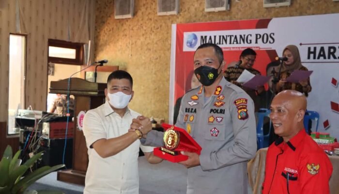 Kapolres Madina Terima Anugerah Malintang Pos Award Tahun 2022