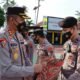 Kapolres Madina AKBP HM Reza Chairul memberikan surprise kepada anggota Polres yang berulang tahun di bulan Januari. Senin (31/01/2022). (Foto/Humas).