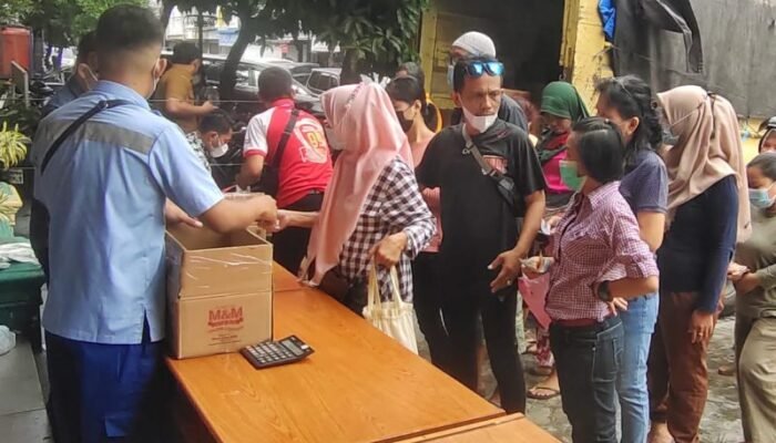 Operasi Pasar Pemko Medan, Warga Antusias Beli Minyak Goreng Murah