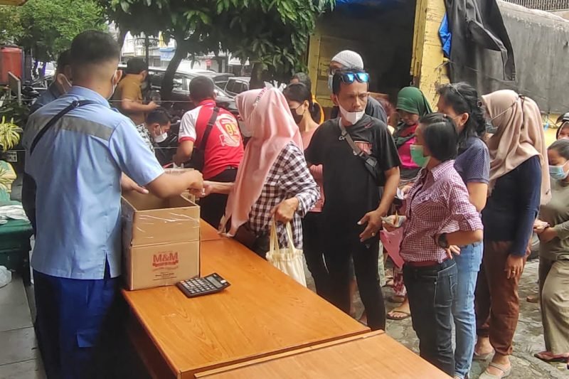 Operasi Pasar Pemko Medan, Warga Antusias Beli Minyak Goreng Murah