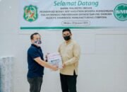 PT SMC Serahkan Bantuan 100.000 Sarung Tangan ke Pemko Medan