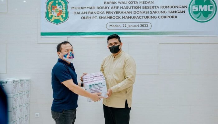 PT SMC Serahkan Bantuan 100.000 Sarung Tangan ke Pemko Medan