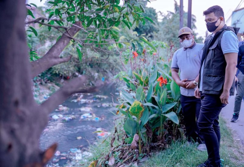 Picu Banjir dan Beraroma tidak Sedap, Bobby Nasution Tinjau Pembersihan Sungai Putih