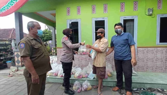 Polsek Cigasong Laksanakan Monitoring dan Pengamanan Penyaluran BPNT Serta Himbauan Prokes