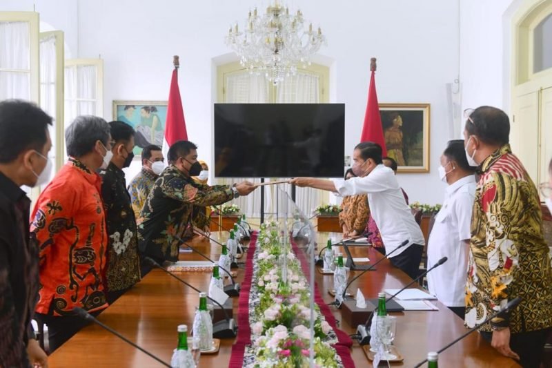 Presiden Terima Tim Seleksi Calon Anggota KPU dan Bawaslu 2022-2027