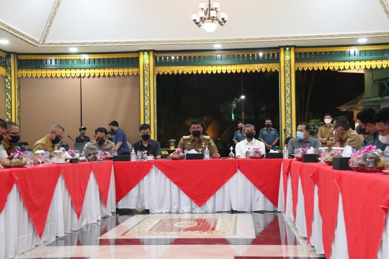 Rapat Penanganan Covid-19, Bobby Nasution Ingatkan Masyarakat Disiplin Prokes